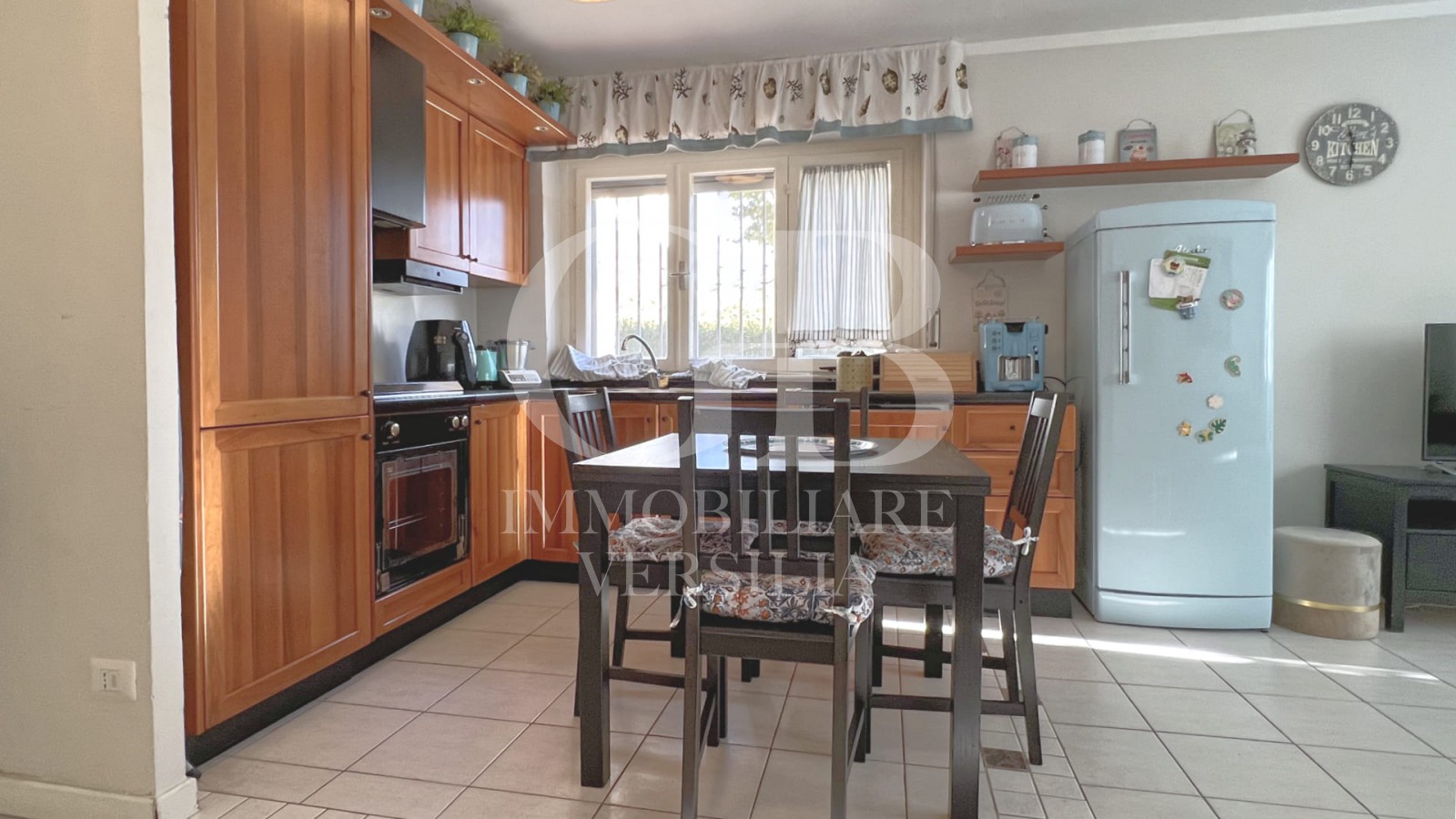 Lido di Camaiore, 650 Mt dal Mare, appartamento a piano terra con due camere, posto auto e posti bici