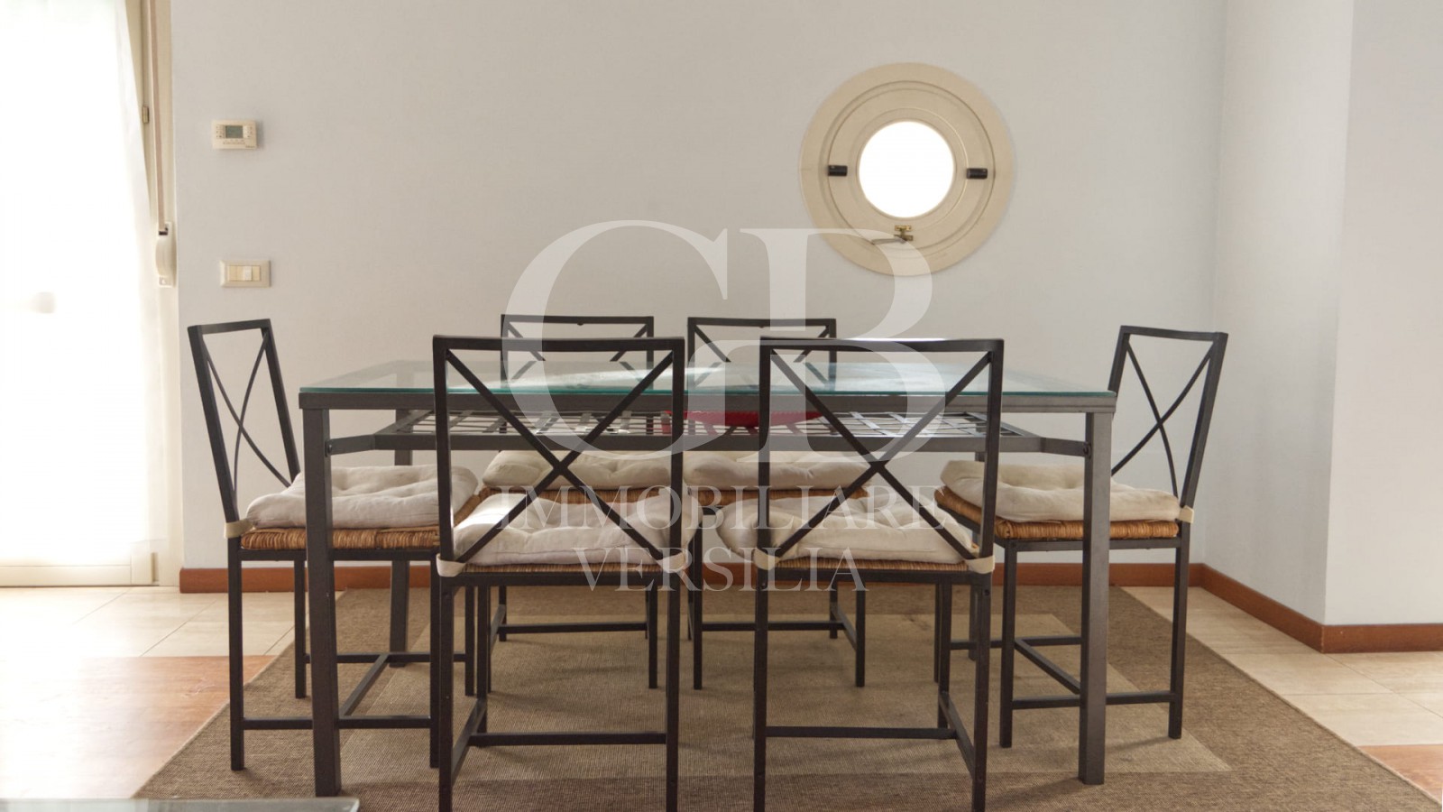 Lido di Camaiore, 100 Mt dal mare, appartamento con terrazza e posti auto