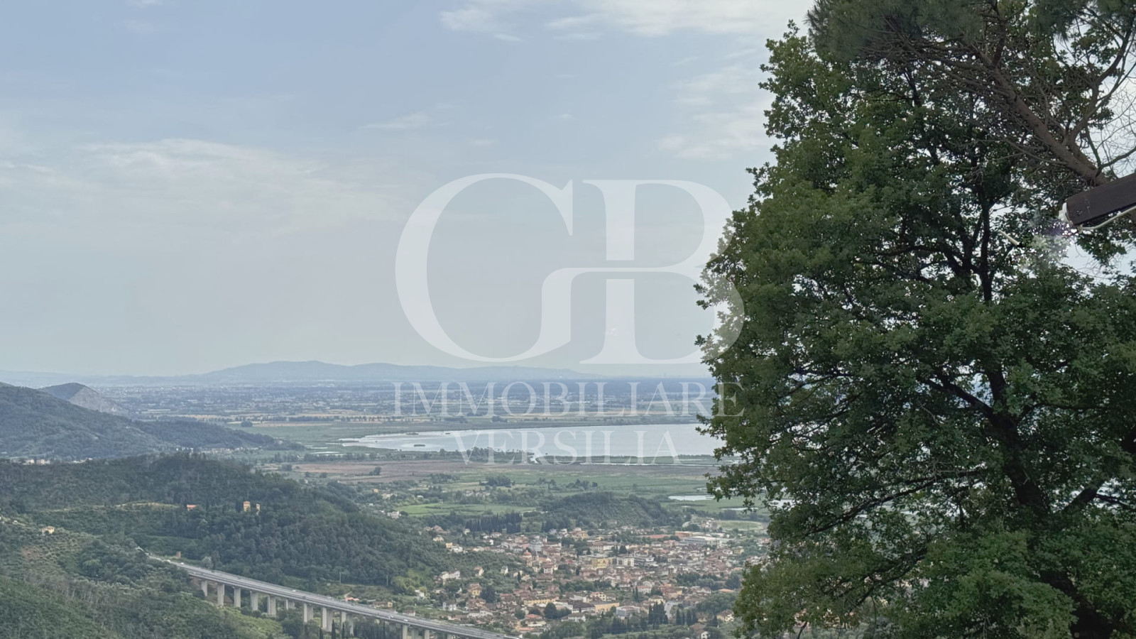 Montigiano, Casa Ristrutturata su Due Livelli in Posizione Panoramica