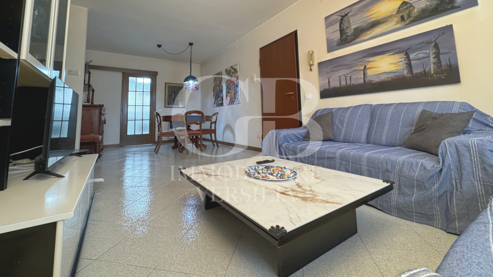 Lido di Camaiore, solamente ad 1 Km dal mare, appartamento  al secondo piano con ascensore e posto auto.