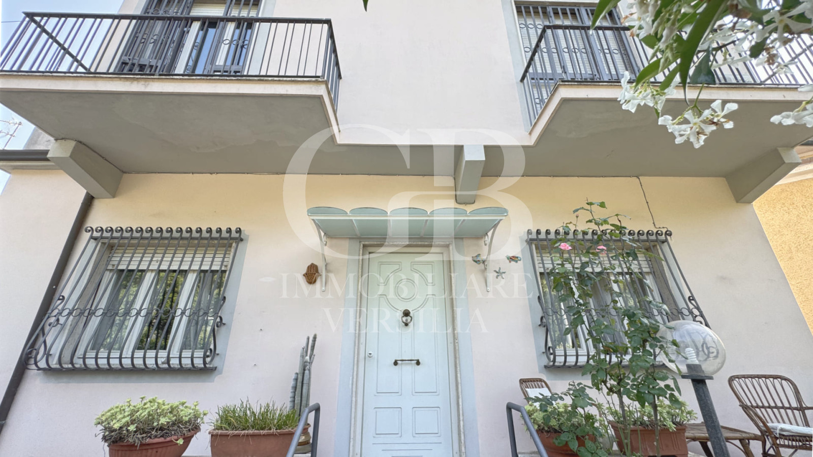 Lido di Camaiore, 500 Mt dal Mare, casa indipendente su due livelli.