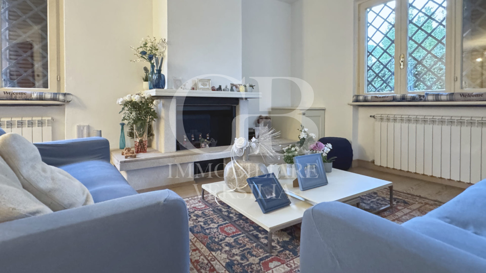 Marina di Pietrasanta, località Tonfano, elegante villa con piscina.