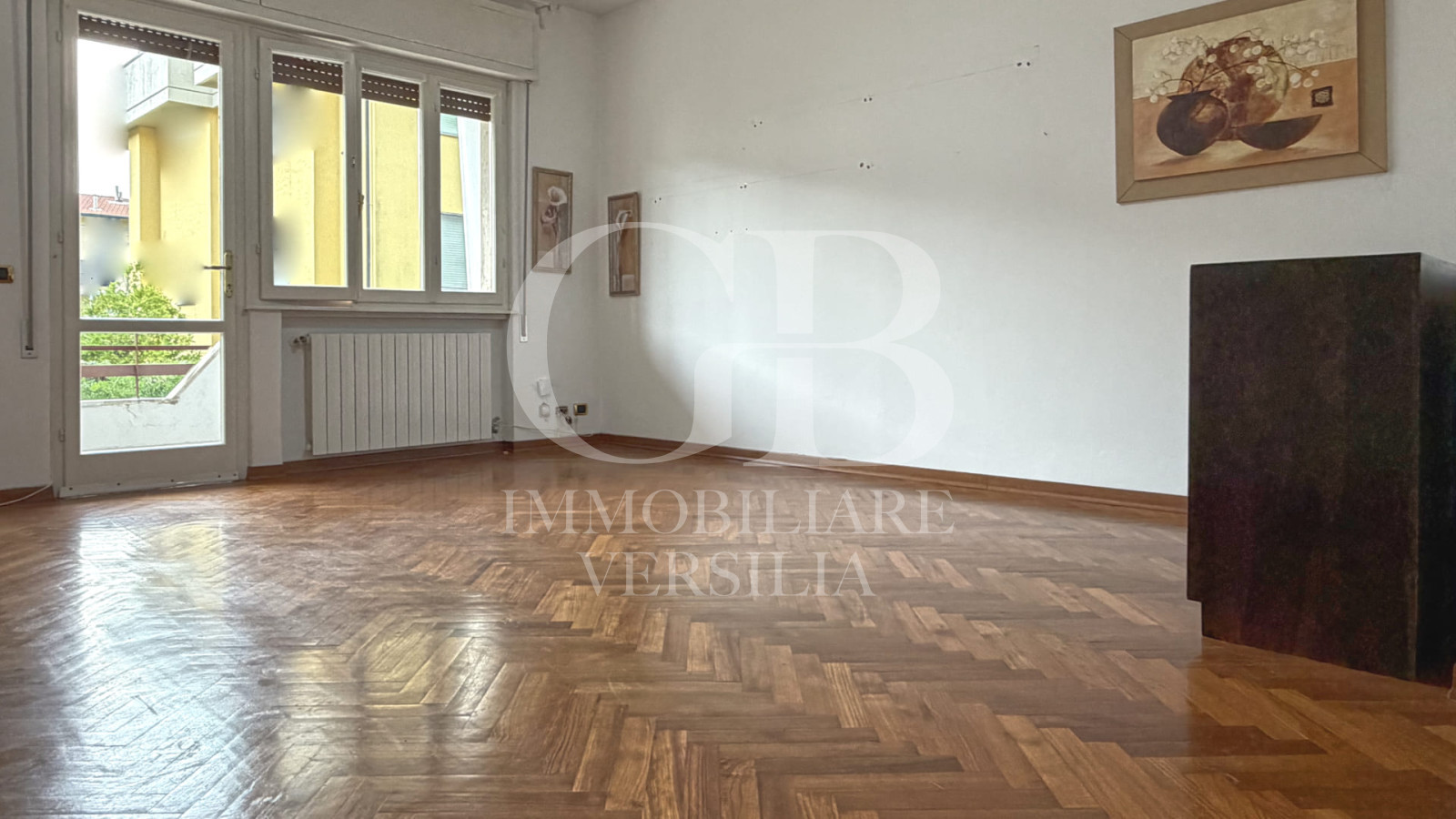 Lido di Camaiore, 500 Mt dal Mare, appartamento con balcone vivibile in zona tranquilla con posto auto.